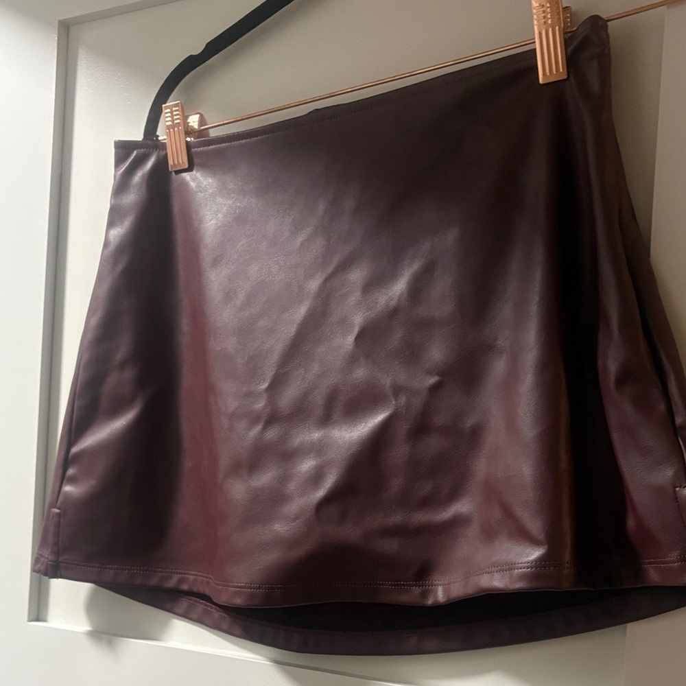 Elegant Burgundy Leather Skort